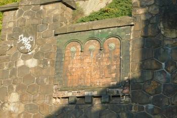 zbytek pamětní desky u severního portálu (© Milan Caha  11/2024)