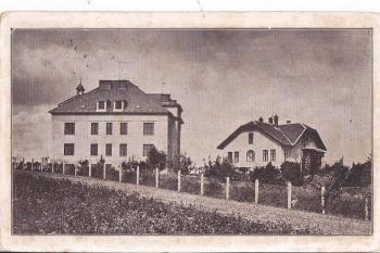 dobová pohlednice z r. 1930 (©)