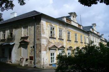 Hluboš - zámecké nároží (© Pavel Jarý,  11.08.2007)