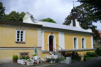 Hluboš - zámecká kaple (© Pavel Jarý,  11.08.2007)