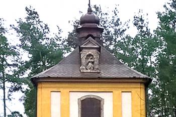 Kaple sv. Jana Nepomuckého ve Stráži pod Ralskem. (© Pavel Vítek 09/2022)