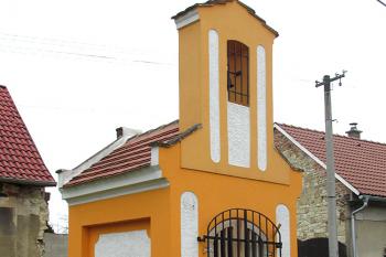 Kaple v obci Hvězda, součásti obce Malíkovice, v okrese Kladno (© Pavel Vítek 04/2018)