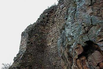 Opěrný pilíř hradby ( © Roman Řezáč 01/2003)