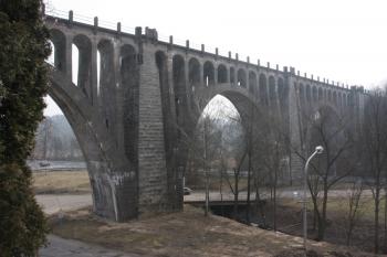 Viadukt ze starého hřbitova v Krnsku ( © Ivan Grisa 03/2011)