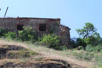 Opěrný pilíř, považovaný za původní ( © Roman Řezáč 07/2004)