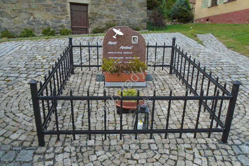 pomník Matěje Pavloviče a Českého čtyřlístku stíhacích pilotů RAF