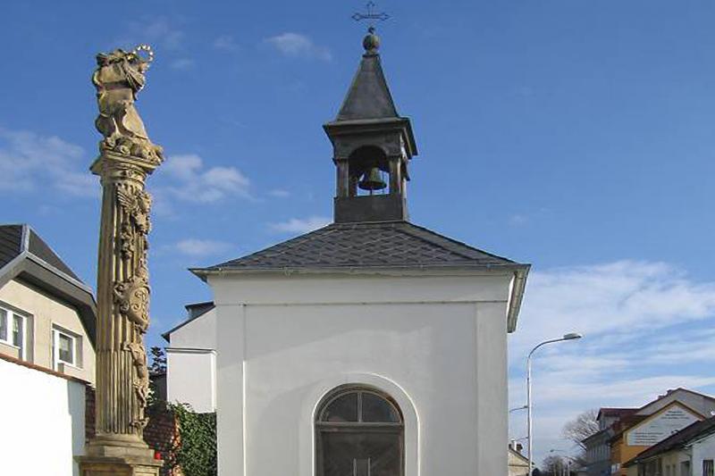 zvonice a Mariánský sloup zvonice a Mariánský sloup