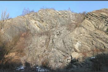Lom při vápence ( © Petr Turyna 01/2006)