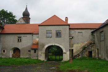 Průjezd vstupní branou při pohledu z nádvoří (© Dušan Dohňanský 07/2020)