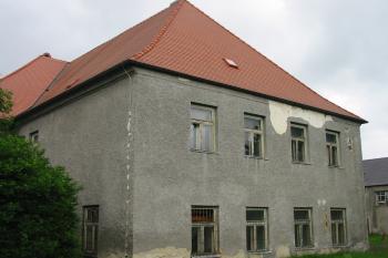 Jižní strana vlastního zámku (© Dušan Dohňanský 07/2020)