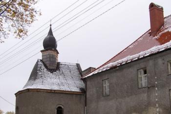 zámek s kaplí ( © Jan P. Štěpánek 10/2007)
