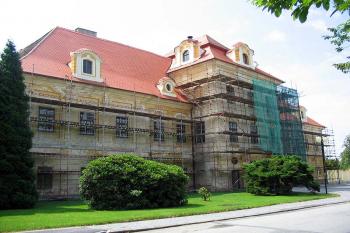 Rekonstrukce zámku (© Jiří Cukr, 07/2005)