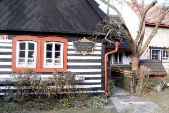 rodný domek J.L.Zvonaře s pamětní deskou (© Ivo  03/2011)