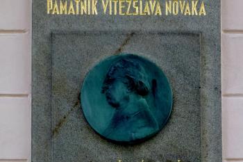 Pamětní deska Vítězslava Nováka ve Skutči (© Josef Kreuz  11/2012)