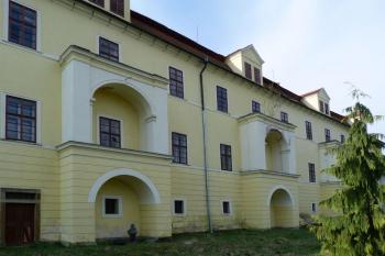 Peruc zámek (© František Kinař, 04/2012)