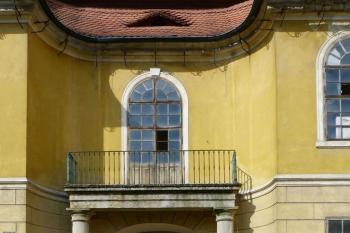 Peruc zámek (© František Kinař, 04/2012)
