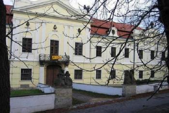 Hlavní vchod do zámku (© Pavel Vítek 10/2005)