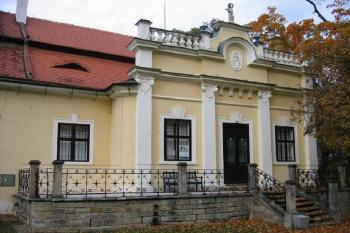 Vchod do zámeckého parku (nyní síň Emila Filly) (© Pavel Vítek 10/2005)
