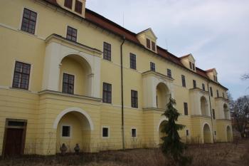 Vnější fasáda severního křídla ( © Ivan Grisa 03/2010)