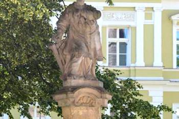 Socha sv. Vavřince ve Vysokém Mýtě. (© Pavel Vítek  09/2023)