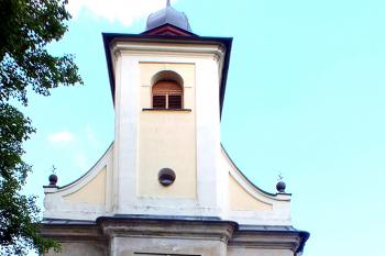 Kostel sv. Jana Nepomuckého ve Skuhrově, části České Třebové. (© Pavel Vítek  09/2023)