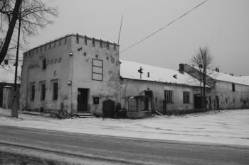 Hospodářská budova severně od zámku ( © Ivan Grisa 12/2009)