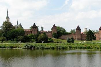 Východní hradby, slepé rameno Labe ( © Petr Turyna 08/2005)
