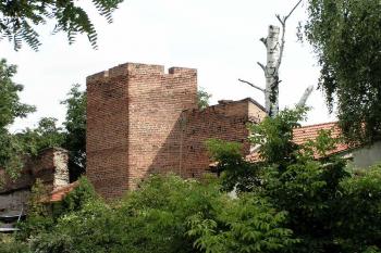 Západní část opevnění ( © Petr Turyna 08/2005)