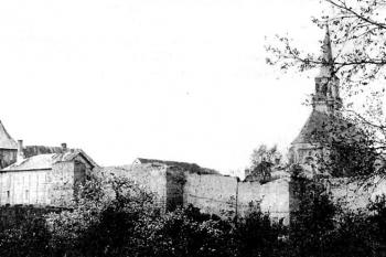 východní část opevnění před rekonstrukcí ( © archiv Městského muzea v Nymburce (in V. Razím, P. Zahradník: Památková péče v Nymburce na počátku století - minulost i přítomnost, Památky středních Čech 12-2, Památkový ústav středních Čech v Praze, Praha 1998))