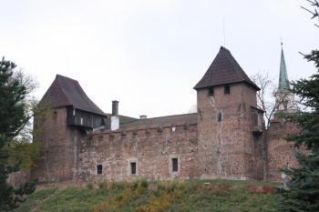 Hradební věže u kaplanky ( © Ivan Grisa 11/2009)