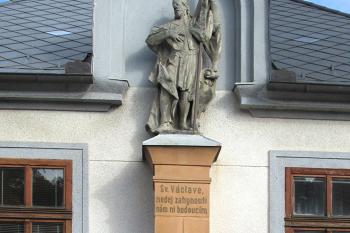Socha sv. Václava v Nových Dvorech u Kutné Hory. (© Pavel Vítek  11/2023)