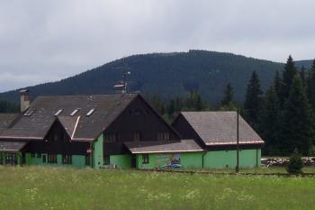 Pohled z Rejvízu na Zámeckou horu s Koberštejnem  ( © Ivo Rozehnal 06/2015)