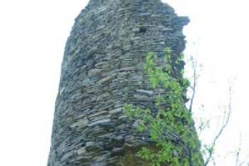 Kobrštejn - střep věže (2003 ©Puffin Puffin)