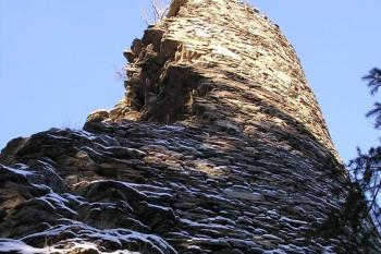 Východní líc strážní věže ( © Jan P. Štěpánek 12/2006)