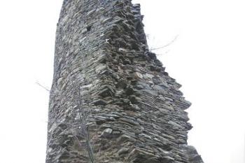 Západní líc strážní věže (jejího pozůstatku) ( © Jan P. Štěpánek 12/2006)