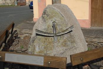 sluneční hodiny před kaplí (© Jaroslav Špiroch  10/2023)