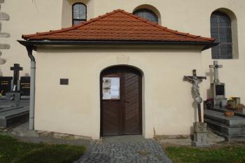 hlavní vstup - předsíňka - do lodě kostela na jižní straně (© Jaroslav Špiroch  10/2023)