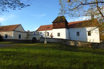 celkový pohled na kostel od jihovýchodu (© Jaroslav Špiroch  11/2023)