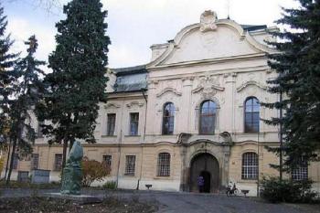 Hlavní budova zámku (© Pavel Vítek 11/2005)