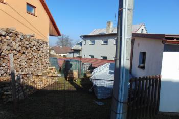 Zástavba v centru tvrziště (© Dušan Dohňanský  02/2023)