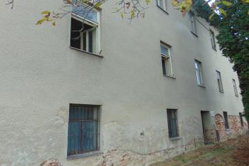 Vstupní východní  průčelí (© Dušan Dohňanský  11/2023)