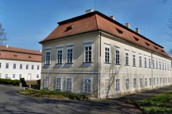 Zámek Budenice (© František Kinař, 03/2015)