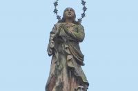 sloup se sochou Panny Marie Immaculaty