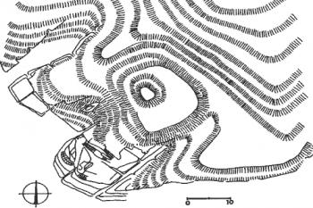 půdorys v úrovni povrchu terénu ( © F. Gabriel a J. Panáček (in Ilustrovaná encyklopedie českých hradů, Libri, Praha 1999))