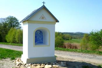 Výklenková kaple v obci Druzcov, místní části města Osečná, v Libereckém okrese. (© Pavel Vítek 09/2023)