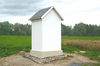 Výklenková kaple v obci Druzcov, místní části města Osečná, v Libereckém okrese. (© Pavel Vítek 09/2023)