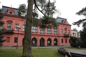hlavní průčelí paláce (© Luděk Vláčil  02/2024)