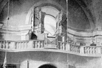 pohled na emporu na počátku 20. století (© Josef Vítězslav Šimák: Soupis památek historických a uměleckých v Království Českém, sv. 32 Politický okres turnovský, Archaelogická komise při České akademii císaře Františka Josefa pro vědy, slovesnost a umění, Praha 1909)