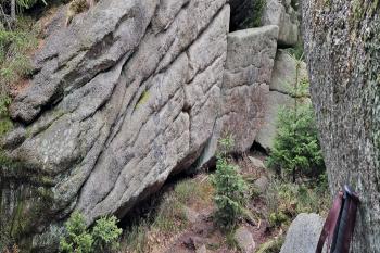 Skalní útvar - perníková skála. (© Zdeněk Peltan  03/2024)