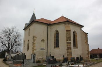 kněžiště a boční kaple z 3. čtvrtiny 15.stol. (© Luděk Vláčil  03/2024)